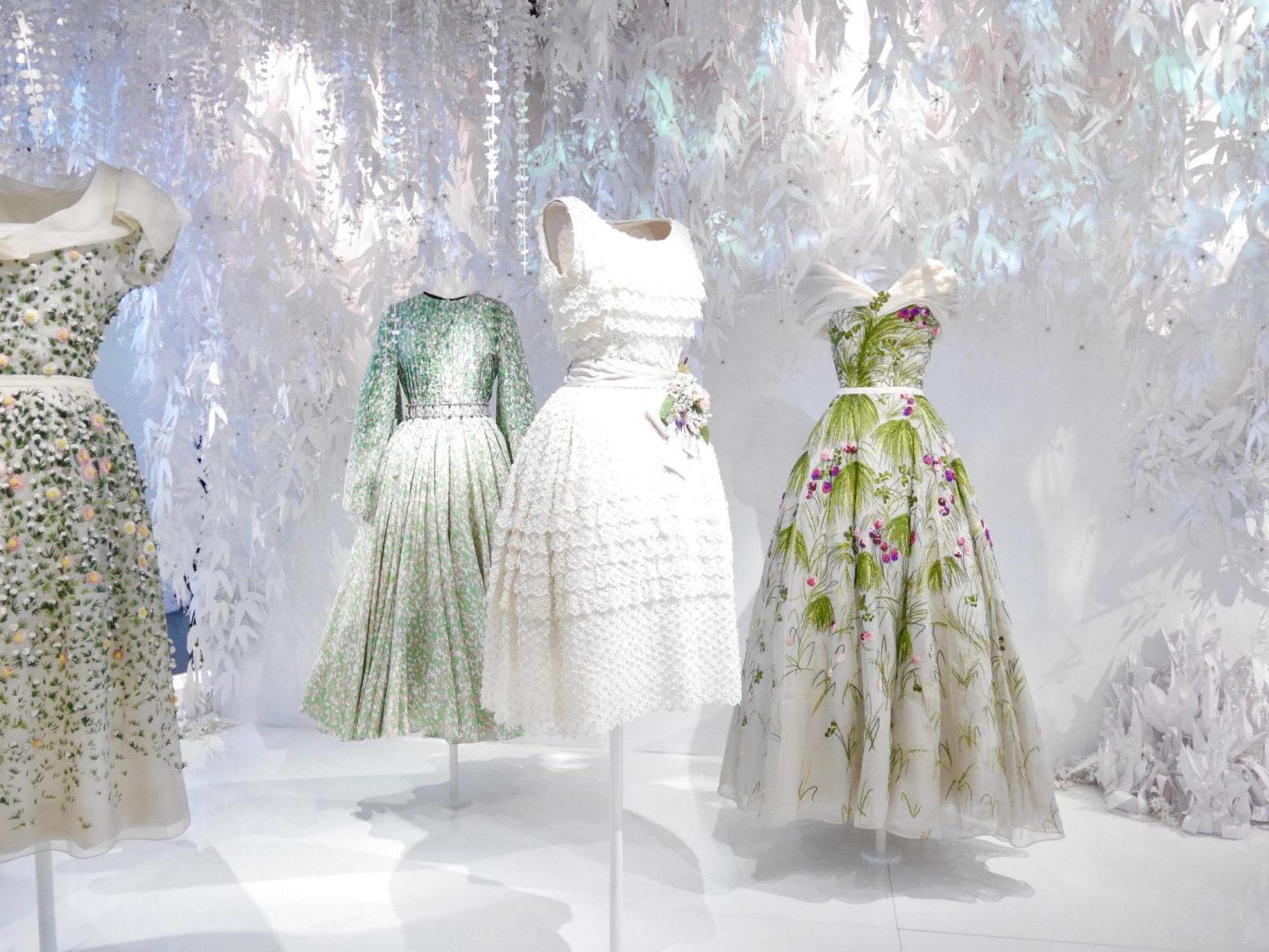 een Positief Bourgeon Christian Dior, couturier du rêve : l'exposition au Musée des Arts  Décoratifs de Paris – https://mademoisellemodeuse.com/