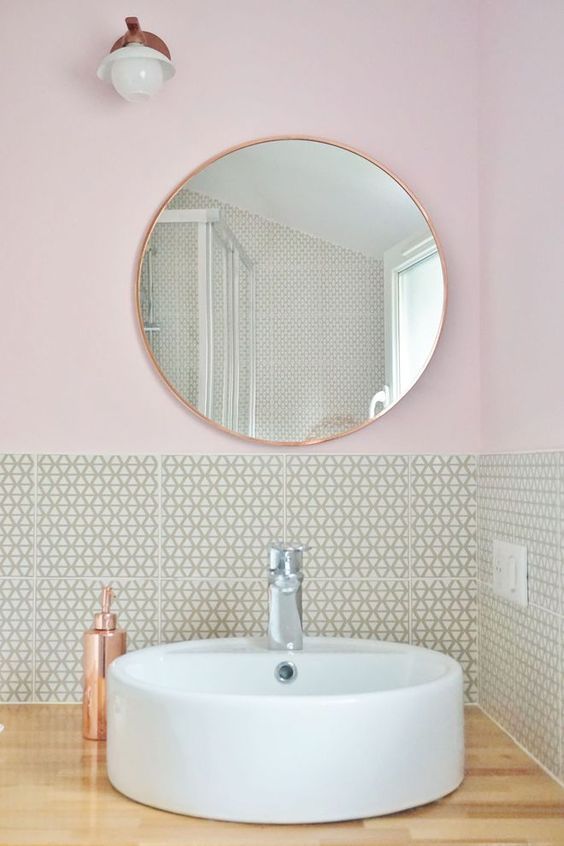 salle de bain colorée